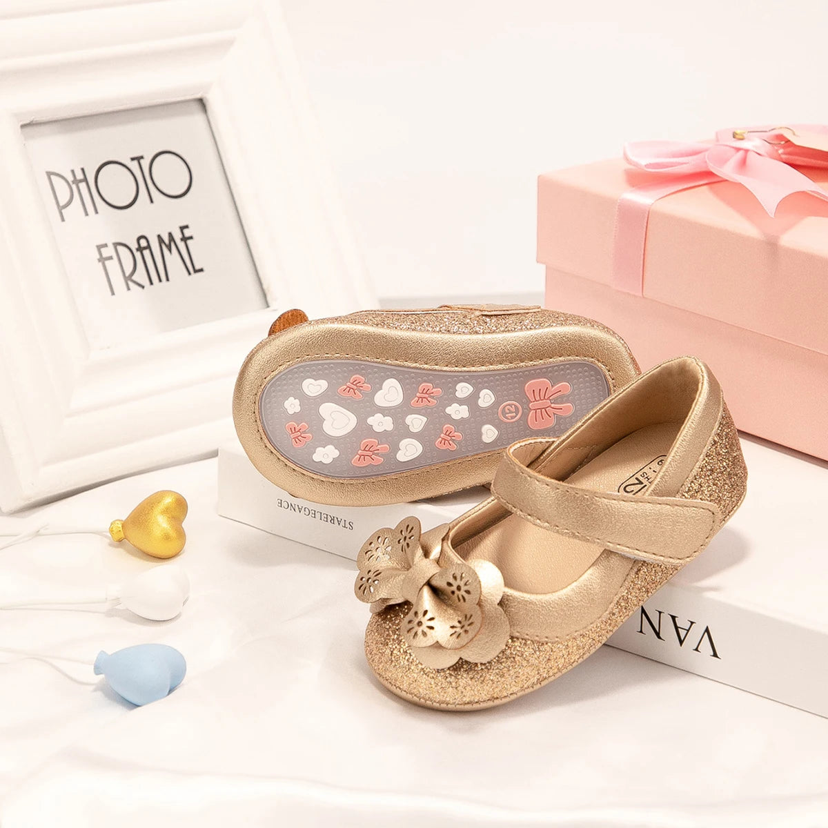Sapato Bebê Princesa com Laço Dourado Antiderrapante