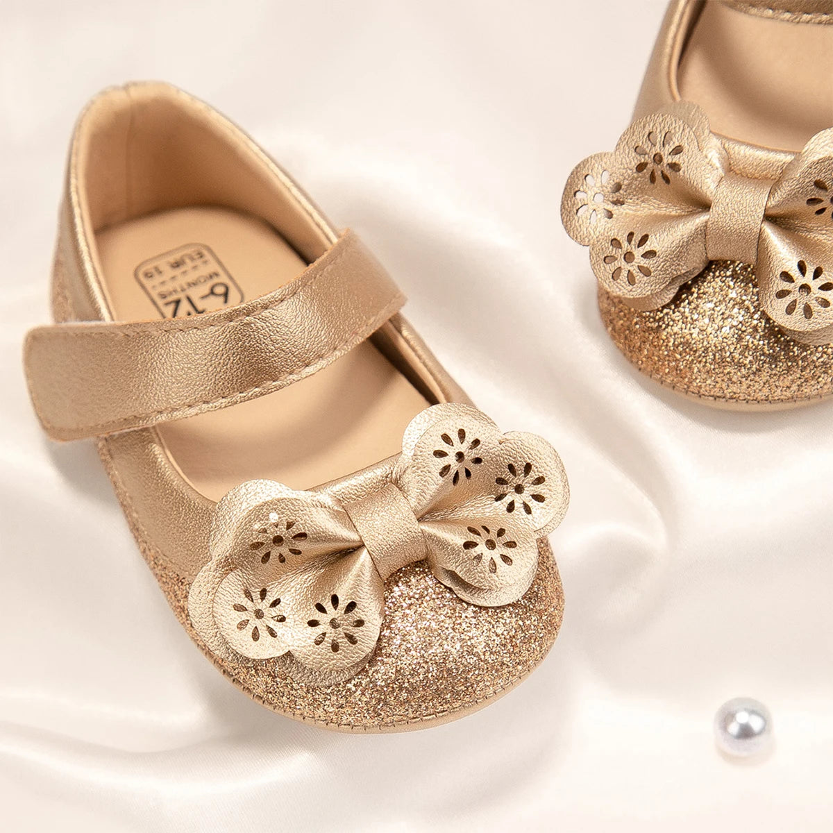 Sapato Bebê Princesa com Laço Dourado Antiderrapante
